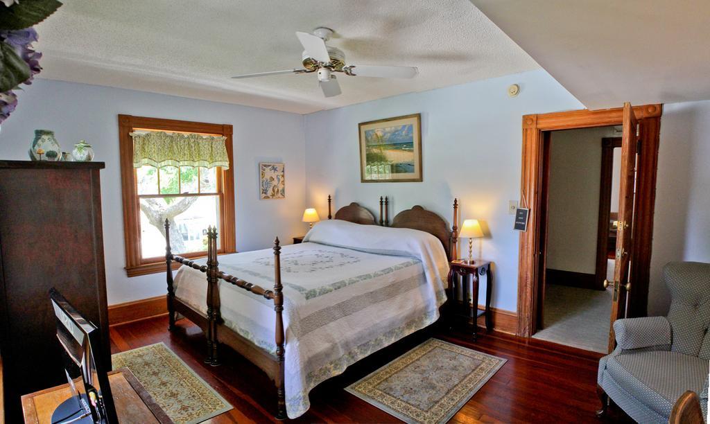 Night Swan Intracoastal Bed & Breakfast 新士麦那海滩 外观 照片