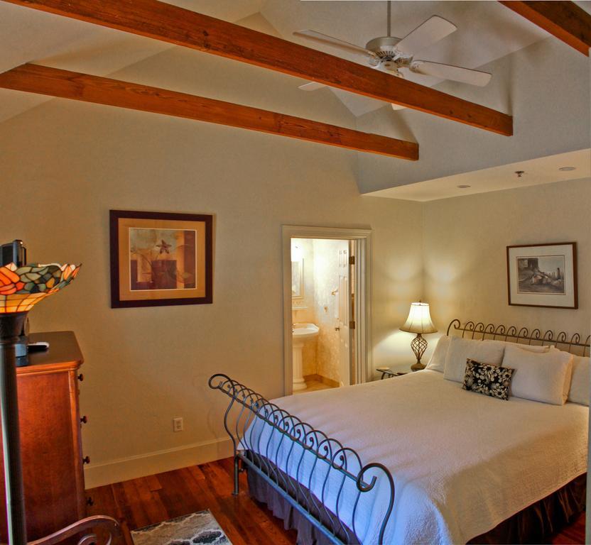 Night Swan Intracoastal Bed & Breakfast 新士麦那海滩 外观 照片
