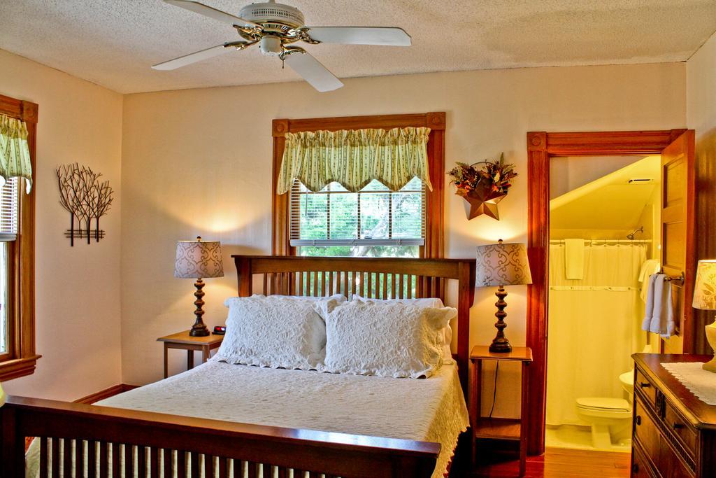 Night Swan Intracoastal Bed & Breakfast 新士麦那海滩 外观 照片