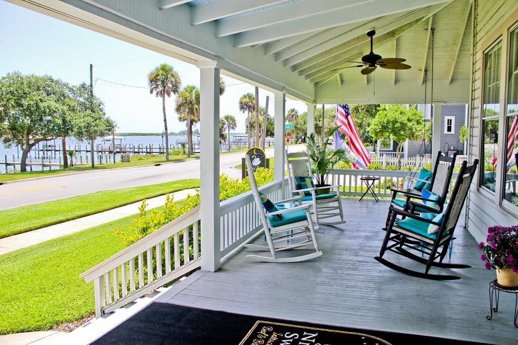 Night Swan Intracoastal Bed & Breakfast 新士麦那海滩 外观 照片