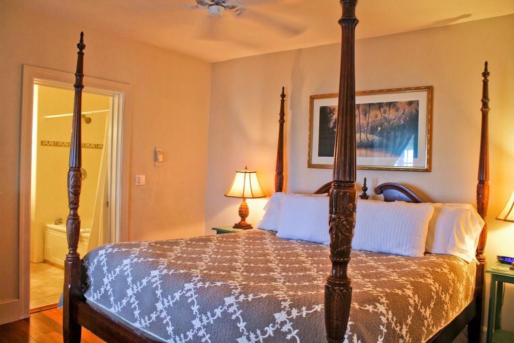 Night Swan Intracoastal Bed & Breakfast 新士麦那海滩 外观 照片