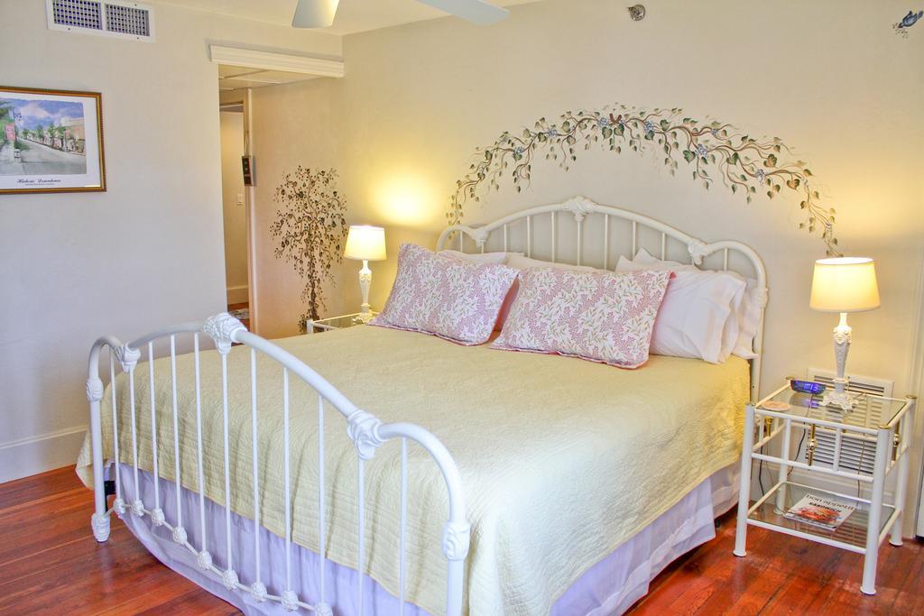 Night Swan Intracoastal Bed & Breakfast 新士麦那海滩 外观 照片