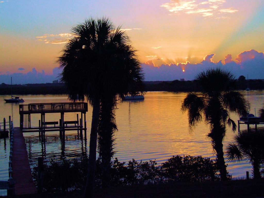 Night Swan Intracoastal Bed & Breakfast 新士麦那海滩 外观 照片